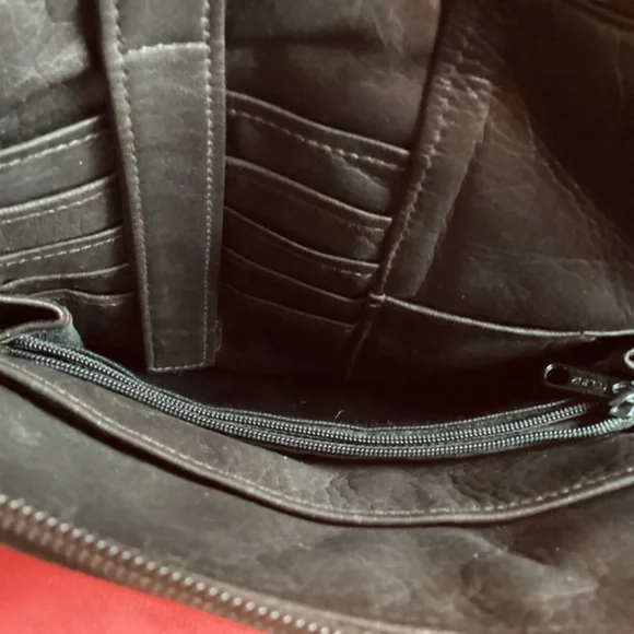 Vintage Perlina Leather Crossbody Handbag - Picture 5 of 9